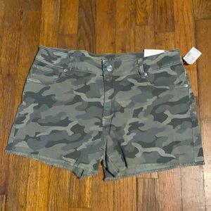 Maurices camo shorts